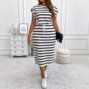 Vestido Almira™ com Estampa Listrada e Fenda Lateral Discreta